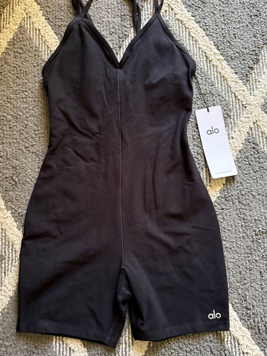 ALO Yoga Other - ALO Yoga Black V‑Neck Strappy Romper